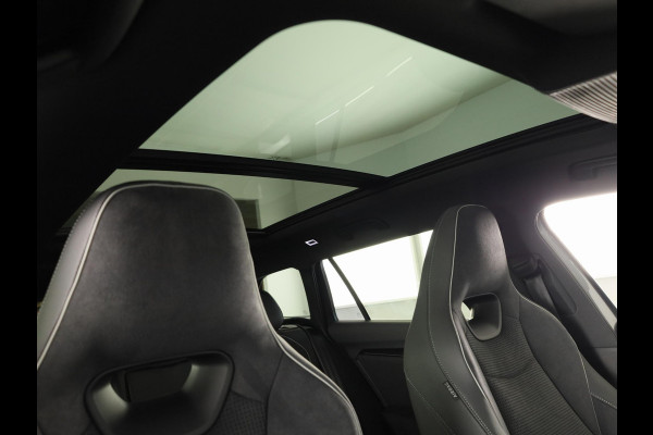 Škoda Superb Combi Sportline Business PHEV 1.5 TSI 204 pk 6 versn. DSG | Panoramadak, elektrisch bedienbaar | Trekhaak, wegklapbaar | Travel Assist Plus Sportline | Dynamic Chassis Control Pakket | CANTON Soundsystem | Lichtmetalen velgen 19 inch Aniara Aero zilver