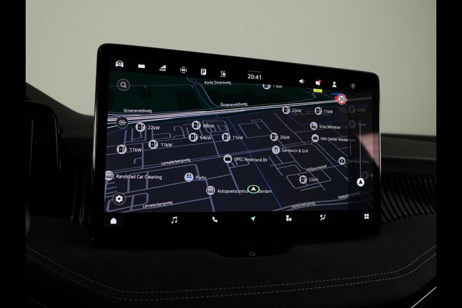 Škoda Superb Combi Sportline Business PHEV 1.5 TSI 204 pk 6 versn. DSG | Panoramadak, elektrisch bedienbaar | Trekhaak, wegklapbaar | Travel Assist Plus Sportline | Dynamic Chassis Control Pakket | CANTON Soundsystem | Lichtmetalen velgen 19 inch Aniara Aero zilver