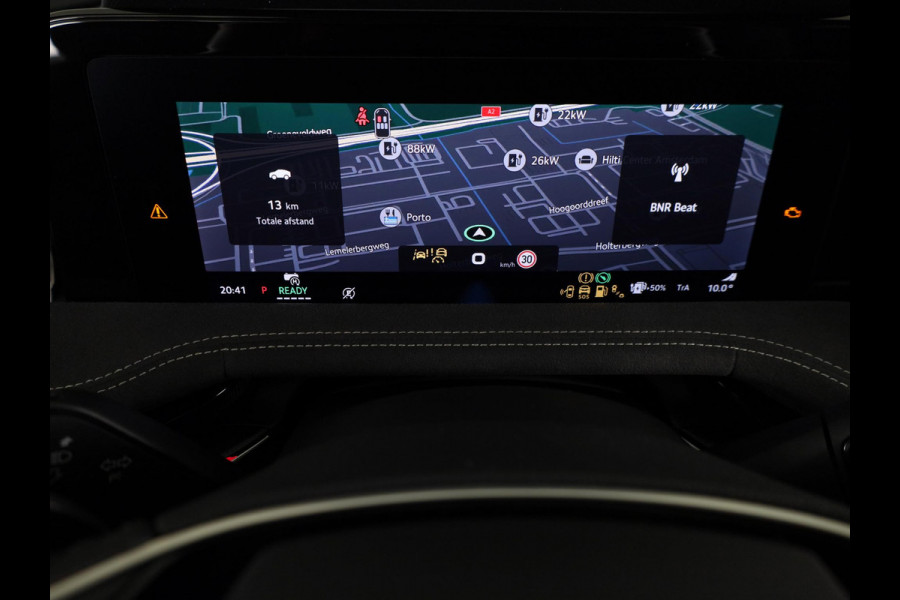 Škoda Superb Combi Sportline Business PHEV 1.5 TSI 204 pk 6 versn. DSG | Panoramadak, elektrisch bedienbaar | Trekhaak, wegklapbaar | Travel Assist Plus Sportline | Dynamic Chassis Control Pakket | CANTON Soundsystem | Lichtmetalen velgen 19 inch Aniara Aero zilver