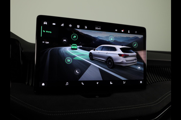 Škoda Superb Combi Sportline Business PHEV 1.5 TSI 204 pk 6 versn. DSG | Panoramadak, elektrisch bedienbaar | Trekhaak, wegklapbaar | Travel Assist Plus Sportline | Dynamic Chassis Control Pakket | CANTON Soundsystem | Lichtmetalen velgen 19 inch Aniara Aero zilver