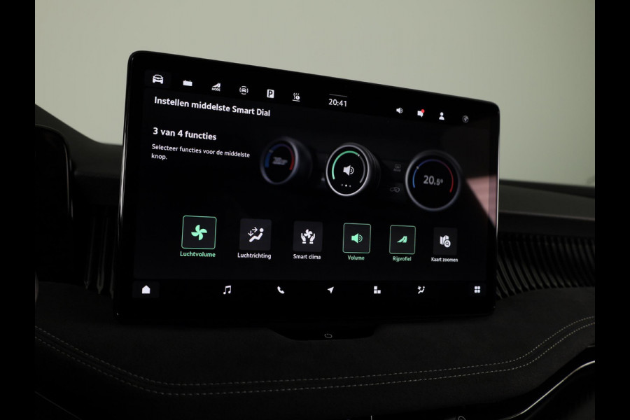 Škoda Superb Combi Sportline Business PHEV 1.5 TSI 204 pk 6 versn. DSG | Panoramadak, elektrisch bedienbaar | Trekhaak, wegklapbaar | Travel Assist Plus Sportline | Dynamic Chassis Control Pakket | CANTON Soundsystem | Lichtmetalen velgen 19 inch Aniara Aero zilver