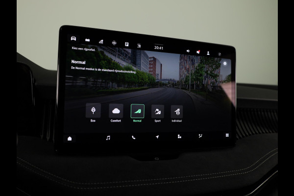 Škoda Superb Combi Sportline Business PHEV 1.5 TSI 204 pk 6 versn. DSG | Panoramadak, elektrisch bedienbaar | Trekhaak, wegklapbaar | Travel Assist Plus Sportline | Dynamic Chassis Control Pakket | CANTON Soundsystem | Lichtmetalen velgen 19 inch Aniara Aero zilver