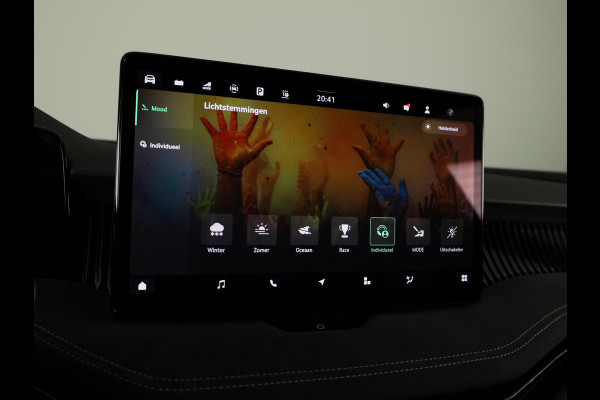 Škoda Superb Combi Sportline Business PHEV 1.5 TSI 204 pk 6 versn. DSG | Panoramadak, elektrisch bedienbaar | Trekhaak, wegklapbaar | Travel Assist Plus Sportline | Dynamic Chassis Control Pakket | CANTON Soundsystem | Lichtmetalen velgen 19 inch Aniara Aero zilver