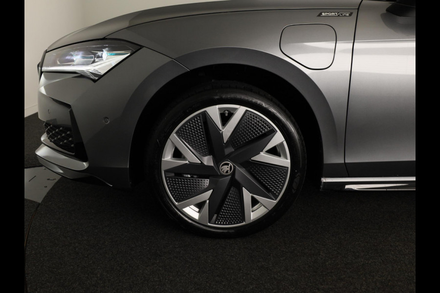 Škoda Superb Combi Sportline Business PHEV 1.5 TSI 204 pk 6 versn. DSG | Panoramadak, elektrisch bedienbaar | Trekhaak, wegklapbaar | Travel Assist Plus Sportline | Dynamic Chassis Control Pakket | CANTON Soundsystem | Lichtmetalen velgen 19 inch Aniara Aero zilver