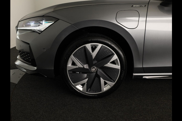 Škoda Superb Combi Sportline Business PHEV 1.5 TSI 204 pk 6 versn. DSG | Panoramadak, elektrisch bedienbaar | Trekhaak, wegklapbaar | Travel Assist Plus Sportline | Dynamic Chassis Control Pakket | CANTON Soundsystem | Lichtmetalen velgen 19 inch Aniara Aero zilver