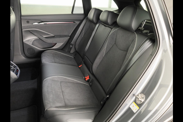 Škoda Superb Combi Sportline Business PHEV 1.5 TSI 204 pk 6 versn. DSG | Panoramadak, elektrisch bedienbaar | Trekhaak, wegklapbaar | Travel Assist Plus Sportline | Dynamic Chassis Control Pakket | CANTON Soundsystem | Lichtmetalen velgen 19 inch Aniara Aero zilver