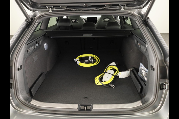 Škoda Superb Combi Sportline Business PHEV 1.5 TSI 204 pk 6 versn. DSG | Panoramadak, elektrisch bedienbaar | Trekhaak, wegklapbaar | Travel Assist Plus Sportline | Dynamic Chassis Control Pakket | CANTON Soundsystem | Lichtmetalen velgen 19 inch Aniara Aero zilver