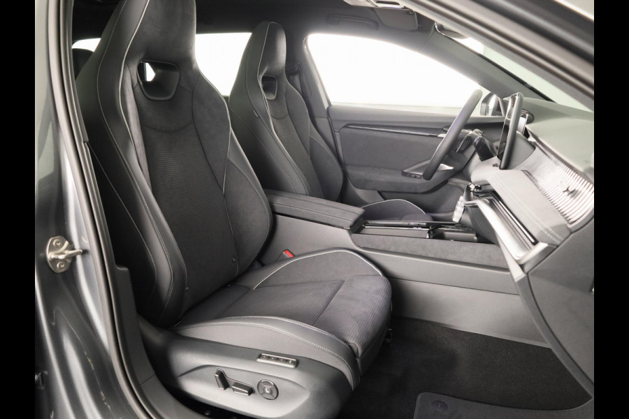 Škoda Superb Combi Sportline Business PHEV 1.5 TSI 204 pk 6 versn. DSG | Panoramadak, elektrisch bedienbaar | Trekhaak, wegklapbaar | Travel Assist Plus Sportline | Dynamic Chassis Control Pakket | CANTON Soundsystem | Lichtmetalen velgen 19 inch Aniara Aero zilver