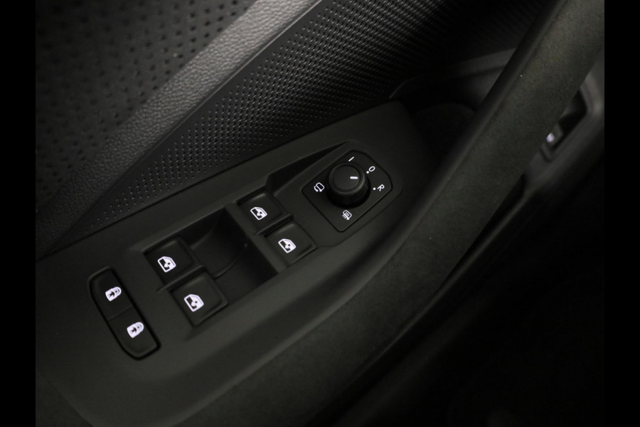 Škoda Superb Combi Sportline Business PHEV 1.5 TSI 204 pk 6 versn. DSG | Panoramadak, elektrisch bedienbaar | Trekhaak, wegklapbaar | Travel Assist Plus Sportline | Dynamic Chassis Control Pakket | CANTON Soundsystem | Lichtmetalen velgen 19 inch Aniara Aero zilver