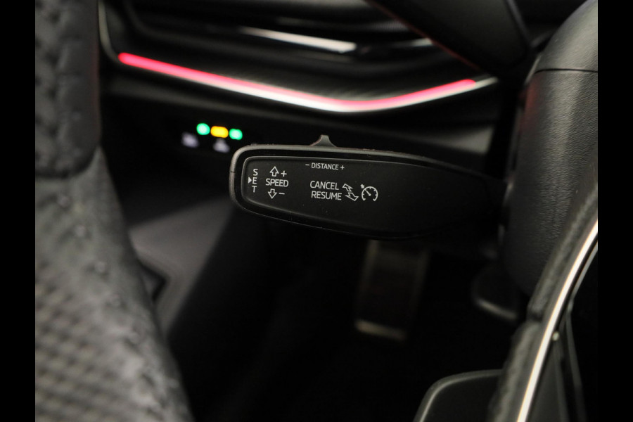 Škoda Superb Combi Sportline Business PHEV 1.5 TSI 204 pk 6 versn. DSG | Panoramadak, elektrisch bedienbaar | Trekhaak, wegklapbaar | Travel Assist Plus Sportline | Dynamic Chassis Control Pakket | CANTON Soundsystem | Lichtmetalen velgen 19 inch Aniara Aero zilver