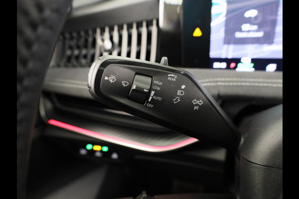 Škoda Superb Combi Sportline Business PHEV 1.5 TSI 204 pk 6 versn. DSG | Panoramadak, elektrisch bedienbaar | Trekhaak, wegklapbaar | Travel Assist Plus Sportline | Dynamic Chassis Control Pakket | CANTON Soundsystem | Lichtmetalen velgen 19 inch Aniara Aero zilver