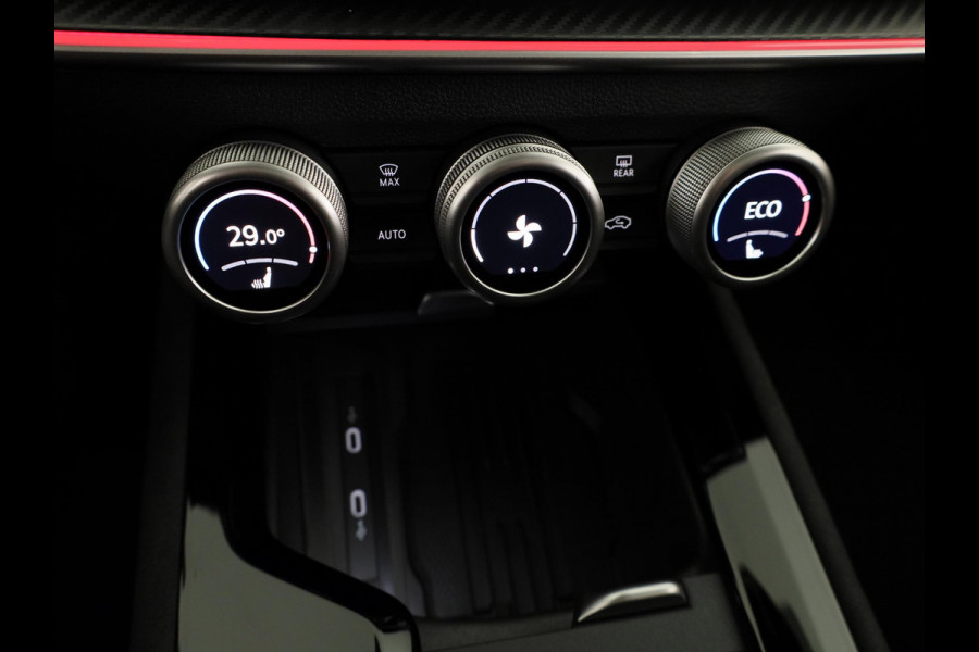 Škoda Superb Combi Sportline Business PHEV 1.5 TSI 204 pk 6 versn. DSG | Panoramadak, elektrisch bedienbaar | Trekhaak, wegklapbaar | Travel Assist Plus Sportline | Dynamic Chassis Control Pakket | CANTON Soundsystem | Lichtmetalen velgen 19 inch Aniara Aero zilver