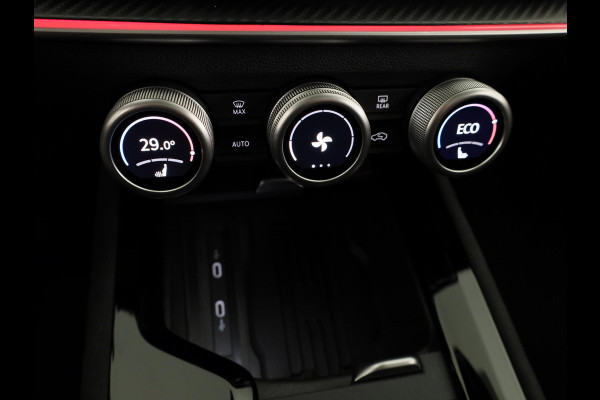 Škoda Superb Combi Sportline Business PHEV 1.5 TSI 204 pk 6 versn. DSG | Panoramadak, elektrisch bedienbaar | Trekhaak, wegklapbaar | Travel Assist Plus Sportline | Dynamic Chassis Control Pakket | CANTON Soundsystem | Lichtmetalen velgen 19 inch Aniara Aero zilver