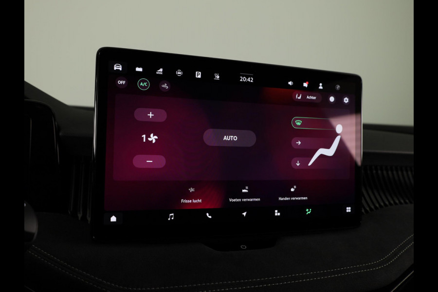 Škoda Superb Combi Sportline Business PHEV 1.5 TSI 204 pk 6 versn. DSG | Panoramadak, elektrisch bedienbaar | Trekhaak, wegklapbaar | Travel Assist Plus Sportline | Dynamic Chassis Control Pakket | CANTON Soundsystem | Lichtmetalen velgen 19 inch Aniara Aero zilver