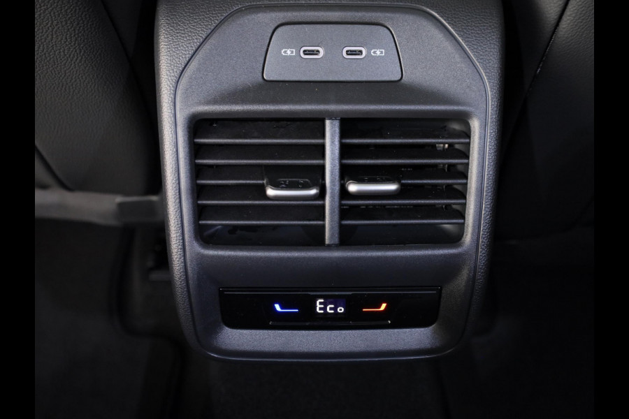 Škoda Superb Combi Sportline Business PHEV 1.5 TSI 204 pk 6 versn. DSG | Panoramadak, elektrisch bedienbaar | Trekhaak, wegklapbaar | Travel Assist Plus Sportline | Dynamic Chassis Control Pakket | CANTON Soundsystem | Lichtmetalen velgen 19 inch Aniara Aero zilver