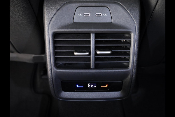 Škoda Superb Combi Sportline Business PHEV 1.5 TSI 204 pk 6 versn. DSG | Panoramadak, elektrisch bedienbaar | Trekhaak, wegklapbaar | Travel Assist Plus Sportline | Dynamic Chassis Control Pakket | CANTON Soundsystem | Lichtmetalen velgen 19 inch Aniara Aero zilver