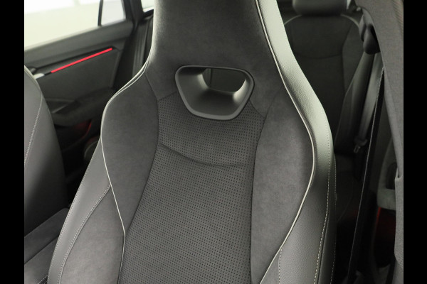 Škoda Superb Combi Sportline Business PHEV 1.5 TSI 204 pk 6 versn. DSG | Panoramadak, elektrisch bedienbaar | Trekhaak, wegklapbaar | Travel Assist Plus Sportline | Dynamic Chassis Control Pakket | CANTON Soundsystem | Lichtmetalen velgen 19 inch Aniara Aero zilver