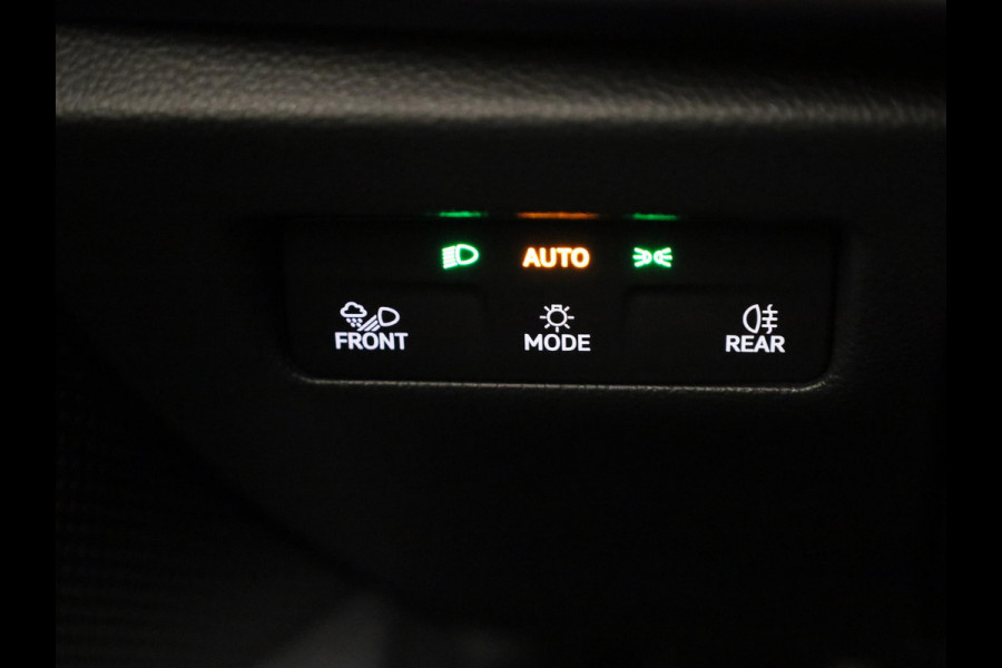 Škoda Superb Combi Sportline Business PHEV 1.5 TSI 204 pk 6 versn. DSG | Panoramadak, elektrisch bedienbaar | Trekhaak, wegklapbaar | Travel Assist Plus Sportline | Dynamic Chassis Control Pakket | CANTON Soundsystem | Lichtmetalen velgen 19 inch Aniara Aero zilver