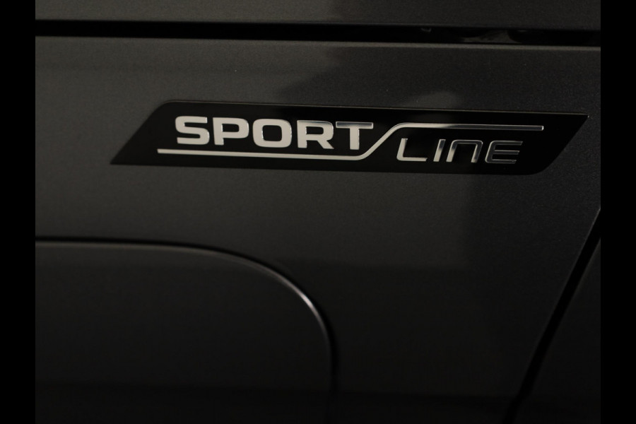 Škoda Superb Combi Sportline Business PHEV 1.5 TSI 204 pk 6 versn. DSG | Panoramadak, elektrisch bedienbaar | Trekhaak, wegklapbaar | Travel Assist Plus Sportline | Dynamic Chassis Control Pakket | CANTON Soundsystem | Lichtmetalen velgen 19 inch Aniara Aero zilver