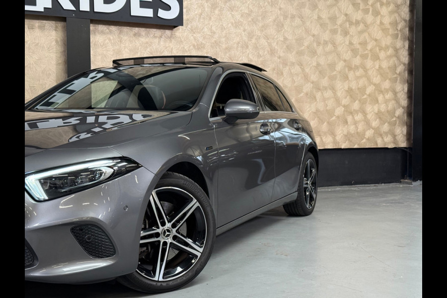 Mercedes-Benz A-Klasse 250 e Premium Plus | Pano | Sfeerverlichting | Memory | Camera | Carplay | Stoelverwarming |