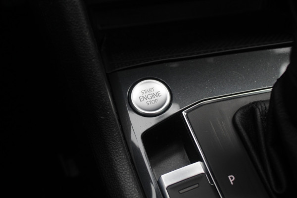 Volkswagen Tiguan Allspace 1.5 TSI Highline Business R / Trekhaak / Camera / Navigatie / Keyless / 19'' / DAB / ACC