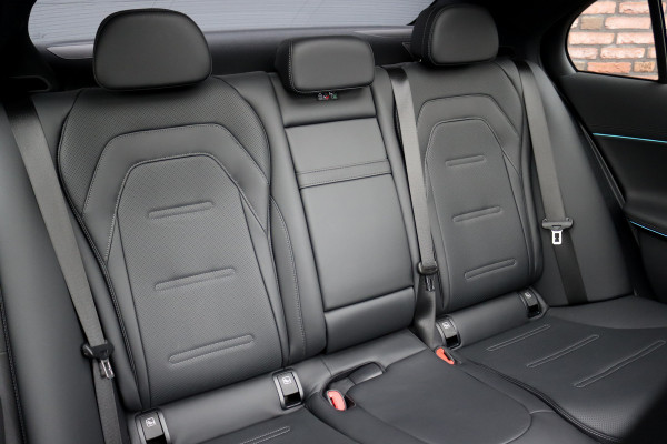 Mercedes-Benz E-Klasse AMG 53 4MATIC+ Premium | 612pk | Hyperscreen | Achterasbesturing | Distronic+ | Burmester | HUD | Digital Light | Stoelventilatie | Surround Camera | Keyless Go | Soft-Close |