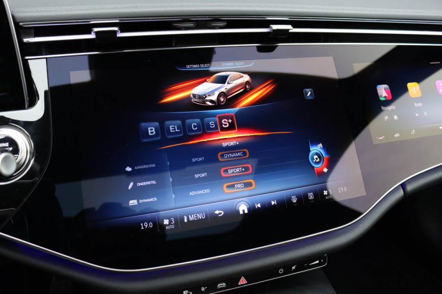 Mercedes-Benz E-Klasse AMG 53 4MATIC+ Premium | 612pk | Hyperscreen | Achterasbesturing | Distronic+ | Burmester | HUD | Digital Light | Stoelventilatie | Surround Camera | Keyless Go | Soft-Close |