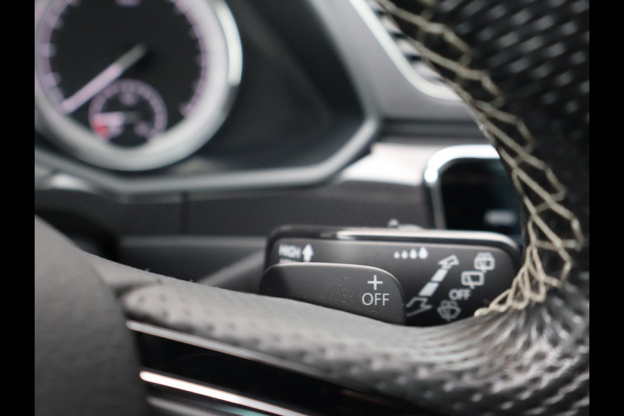 Škoda Superb Combi 1.4 TSI ACT 150 PK SPORTLINE DSG AUT. *STEEL GREY* + WEGKL. TREKHAAK | PANORAMA | 19 INCH | CANTON | ADAPTIVE CRUISE | ALCANTARA