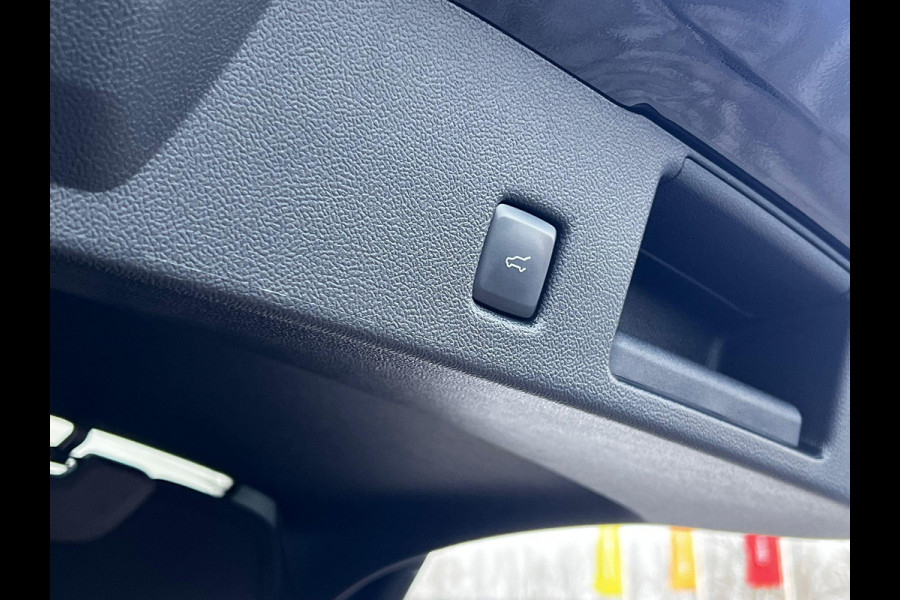 Ford Kuga 1.5 EcoBoost ST-Line 150pk | Winterpack | 19 inch lichtmetalen velgen | elektrisch bedienbare achterklep