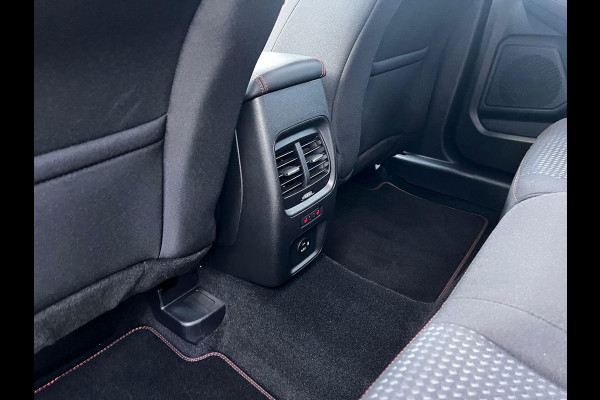 Ford Kuga 1.5 EcoBoost ST-Line 150pk | Winterpack | 19 inch lichtmetalen velgen | elektrisch bedienbare achterklep