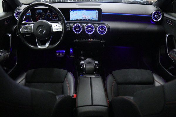 Mercedes-Benz A-Klasse 200 Business Solution AMG PANO/CAM/LANEASSIST/ACC/STOELVER/SFEERVER/VOL