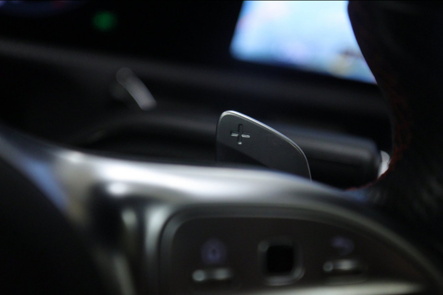 Mercedes-Benz A-Klasse 200 Business Solution AMG PANO/CAM/LANEASSIST/ACC/STOELVER/SFEERVER/VOL