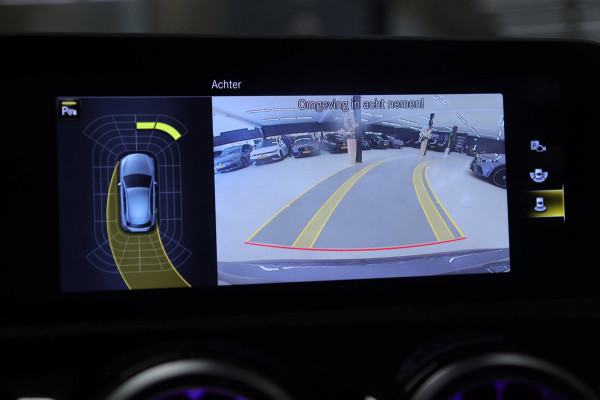 Mercedes-Benz A-Klasse 200 Business Solution AMG PANO/CAM/LANEASSIST/ACC/STOELVER/SFEERVER/VOL