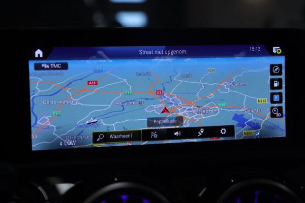 Mercedes-Benz A-Klasse 200 Business Solution AMG PANO/CAM/LANEASSIST/ACC/STOELVER/SFEERVER/VOL