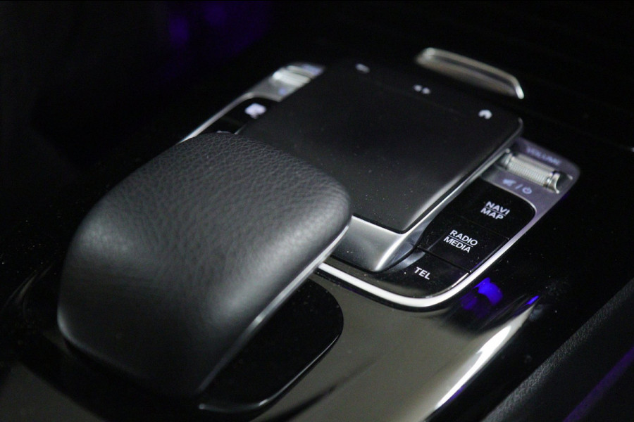 Mercedes-Benz A-Klasse 200 Business Solution AMG PANO/CAM/LANEASSIST/ACC/STOELVER/SFEERVER/VOL