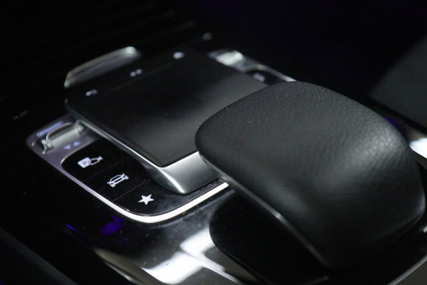 Mercedes-Benz A-Klasse 200 Business Solution AMG PANO/CAM/LANEASSIST/ACC/STOELVER/SFEERVER/VOL