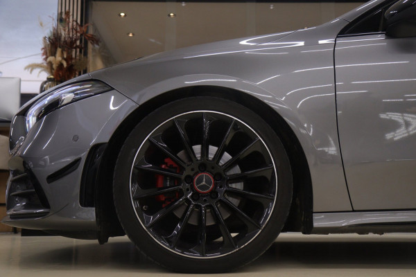 Mercedes-Benz A-Klasse 200 Business Solution AMG PANO/CAM/LANEASSIST/ACC/STOELVER/SFEERVER/VOL