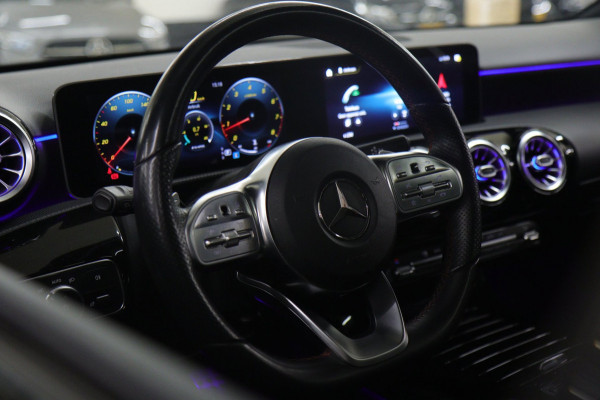Mercedes-Benz A-Klasse 200 Business Solution AMG PANO/CAM/LANEASSIST/ACC/STOELVER/SFEERVER/VOL