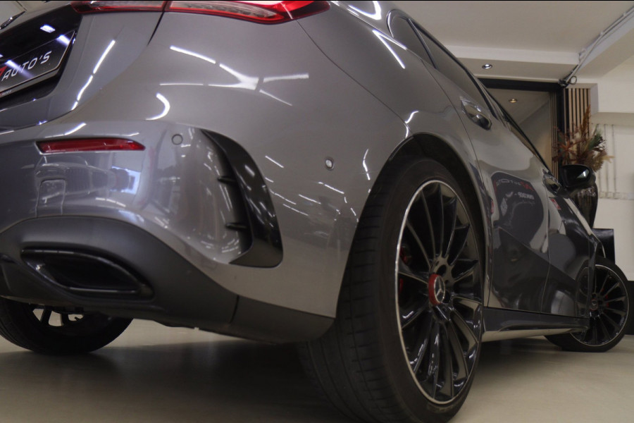 Mercedes-Benz A-Klasse 200 Business Solution AMG PANO/CAM/LANEASSIST/ACC/STOELVER/SFEERVER/VOL