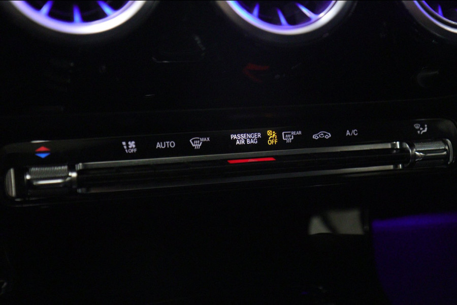 Mercedes-Benz A-Klasse 200 Business Solution AMG PANO/CAM/LANEASSIST/ACC/STOELVER/SFEERVER/VOL