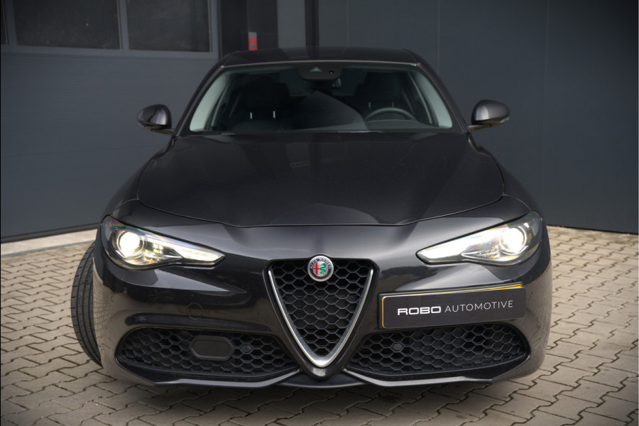 Alfa Romeo Giulia 2.0 T AWD Veloce Q4 | Harman Kardon | Stuurverwarming | Stoelverwarming | Memory Seat | Keyless | Adaptive Cruise Control | Camera | Navigatie | DNA | Leer | QV Velgen | Elektrische Stoelen | Dodehoek Detectie |