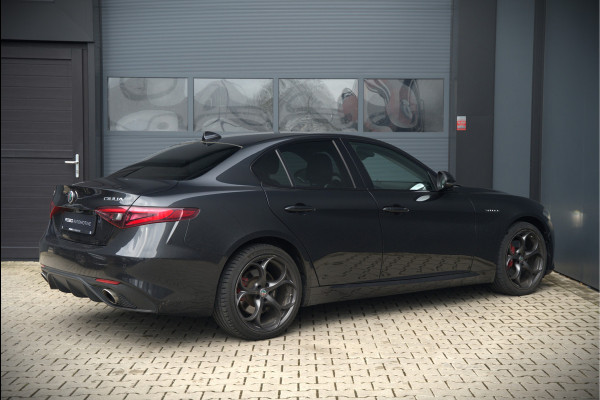 Alfa Romeo Giulia 2.0 T AWD Veloce Q4 | Harman Kardon | Stuurverwarming | Stoelverwarming | Memory Seat | Keyless | Adaptive Cruise Control | Camera | Navigatie | DNA | Leer | QV Velgen | Elektrische Stoelen | Dodehoek Detectie |