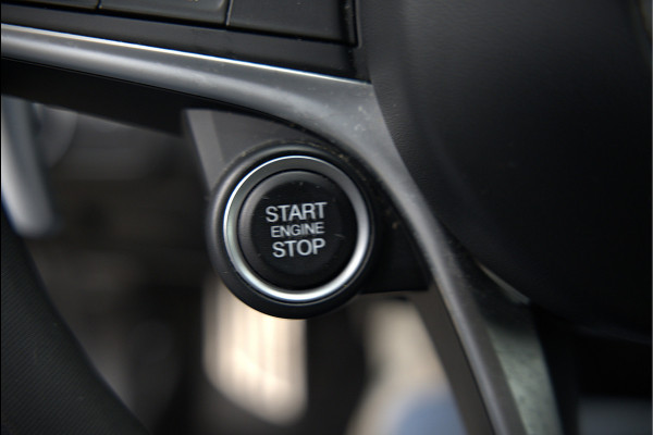 Alfa Romeo Giulia 2.0 T AWD Veloce Q4 | Harman Kardon | Stuurverwarming | Stoelverwarming | Memory Seat | Keyless | Adaptive Cruise Control | Camera | Navigatie | DNA | Leer | QV Velgen | Elektrische Stoelen | Dodehoek Detectie |