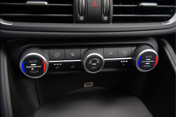 Alfa Romeo Giulia 2.0 T AWD Veloce Q4 | Harman Kardon | Stuurverwarming | Stoelverwarming | Memory Seat | Keyless | Adaptive Cruise Control | Camera | Navigatie | DNA | Leer | QV Velgen | Elektrische Stoelen | Dodehoek Detectie |