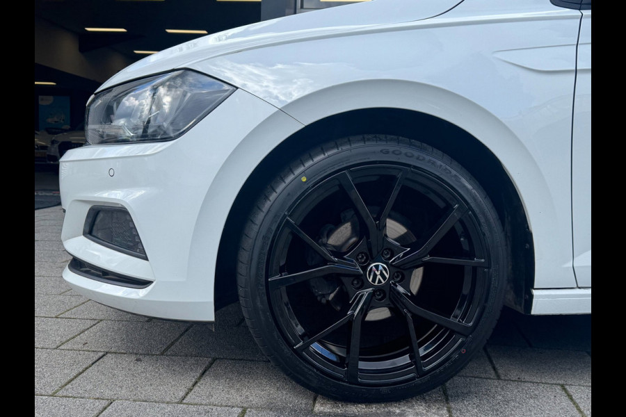 Volkswagen Polo 1.0 Trendline - Navigatie I Airco I PDC I LED I Nwe Sport velgen 18 inch I Veiligheid pakket I Trekhaak