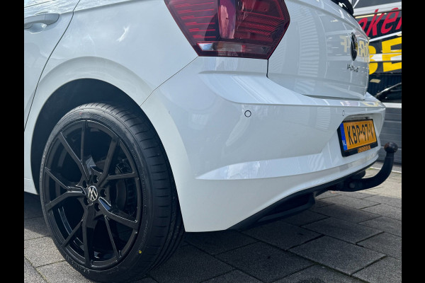 Volkswagen Polo 1.0 Trendline - Navigatie I Airco I PDC I LED I Nwe Sport velgen 18 inch I Veiligheid pakket I Trekhaak