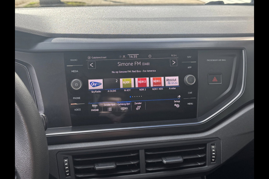 Volkswagen Polo 1.0 Trendline - Navigatie I Airco I PDC I LED I Nwe Sport velgen 18 inch I Veiligheid pakket I Trekhaak