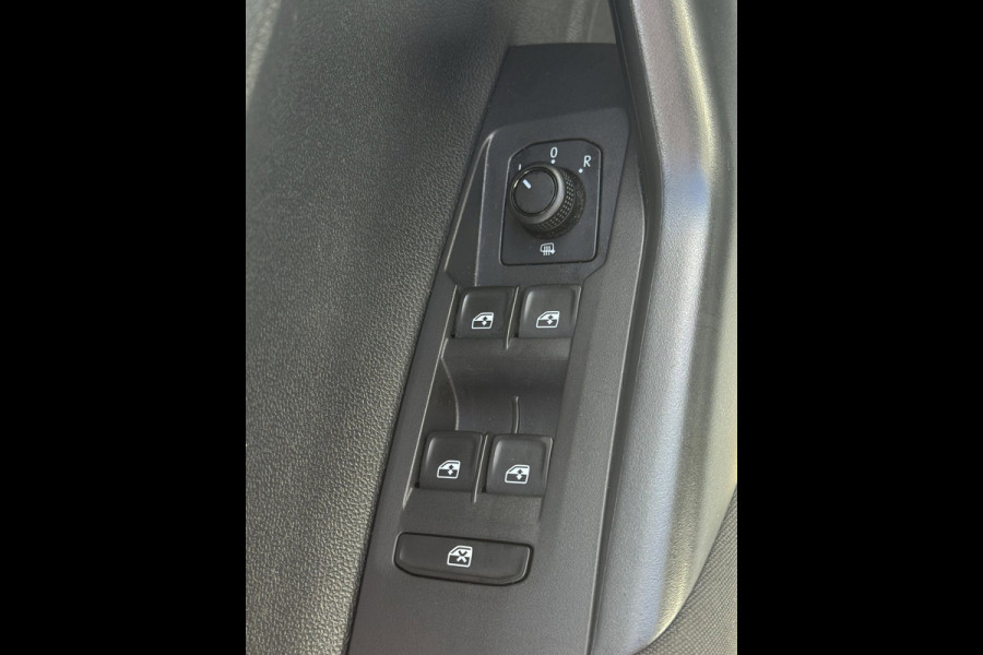 Volkswagen Polo 1.0 Trendline - Navigatie I Airco I PDC I LED I Nwe Sport velgen 18 inch I Veiligheid pakket I Trekhaak