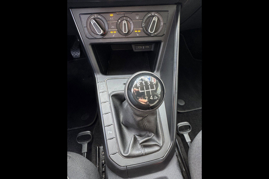 Volkswagen Polo 1.0 Trendline - Navigatie I Airco I PDC I LED I Nwe Sport velgen 18 inch I Veiligheid pakket I Trekhaak