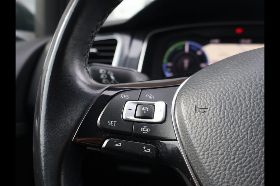 Volkswagen e-Golf + LEDER SPORTINTERIEUR | VIRTUAL COCKPIT | ADAPTIVE CRUISE | LED | CAMERA | STOELVERW. | APPLE CARPLAY